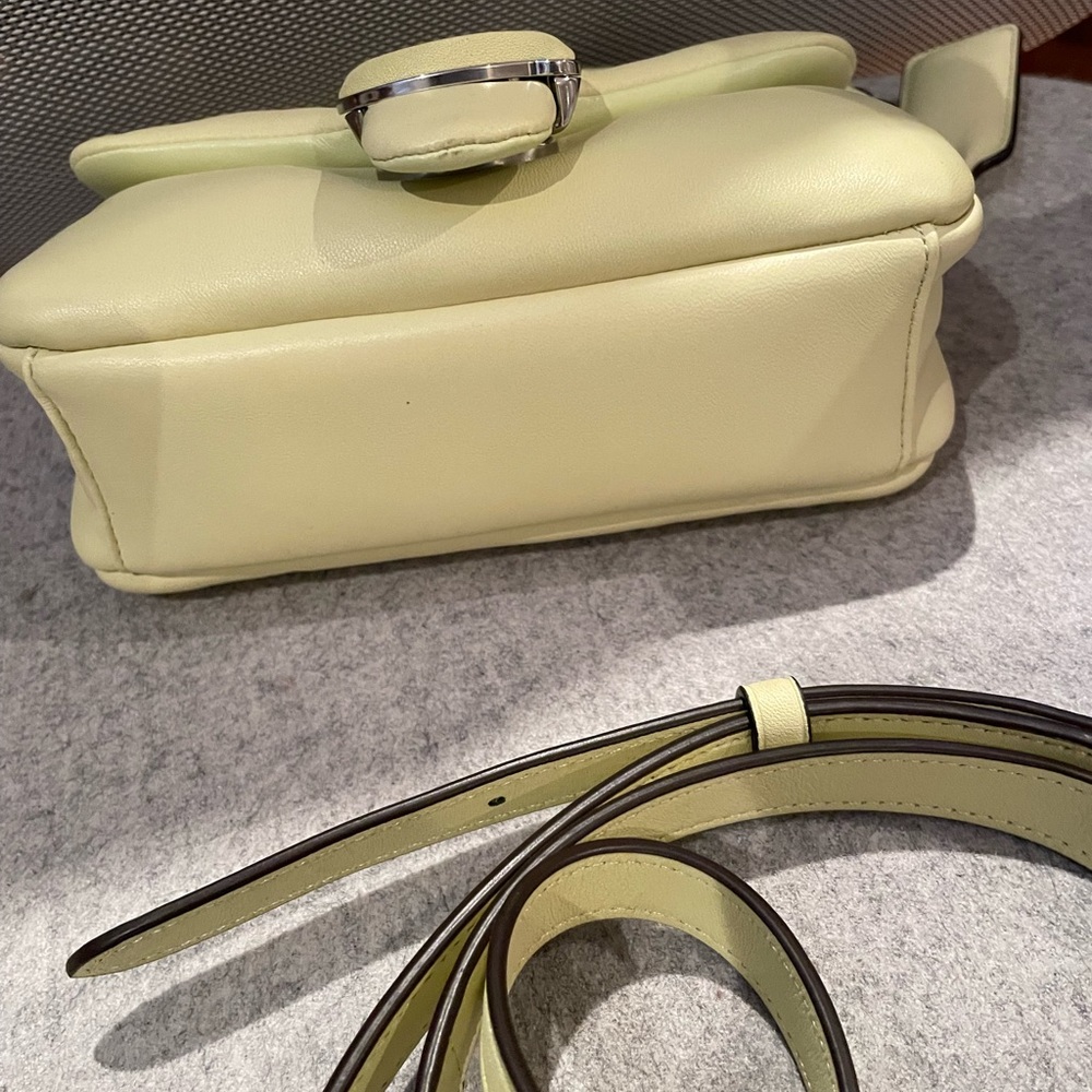 SOLD Coach pillow tabby mini - lime green - Picture 5 of 9